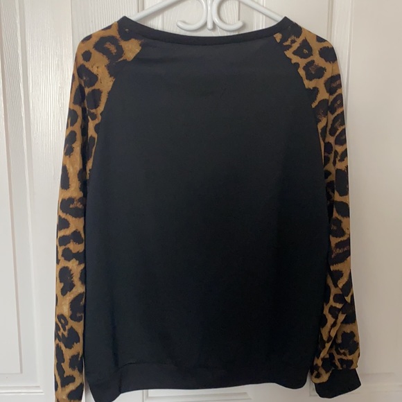 XL lepord sweater - Picture 2 of 3